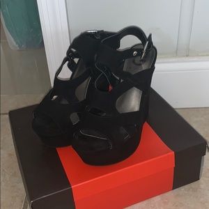 G by Guess wedges